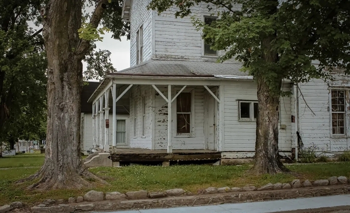 Nhà 5 phòng ngủ giá chỉ 1 USD vẫn khó bán- Ảnh 1.