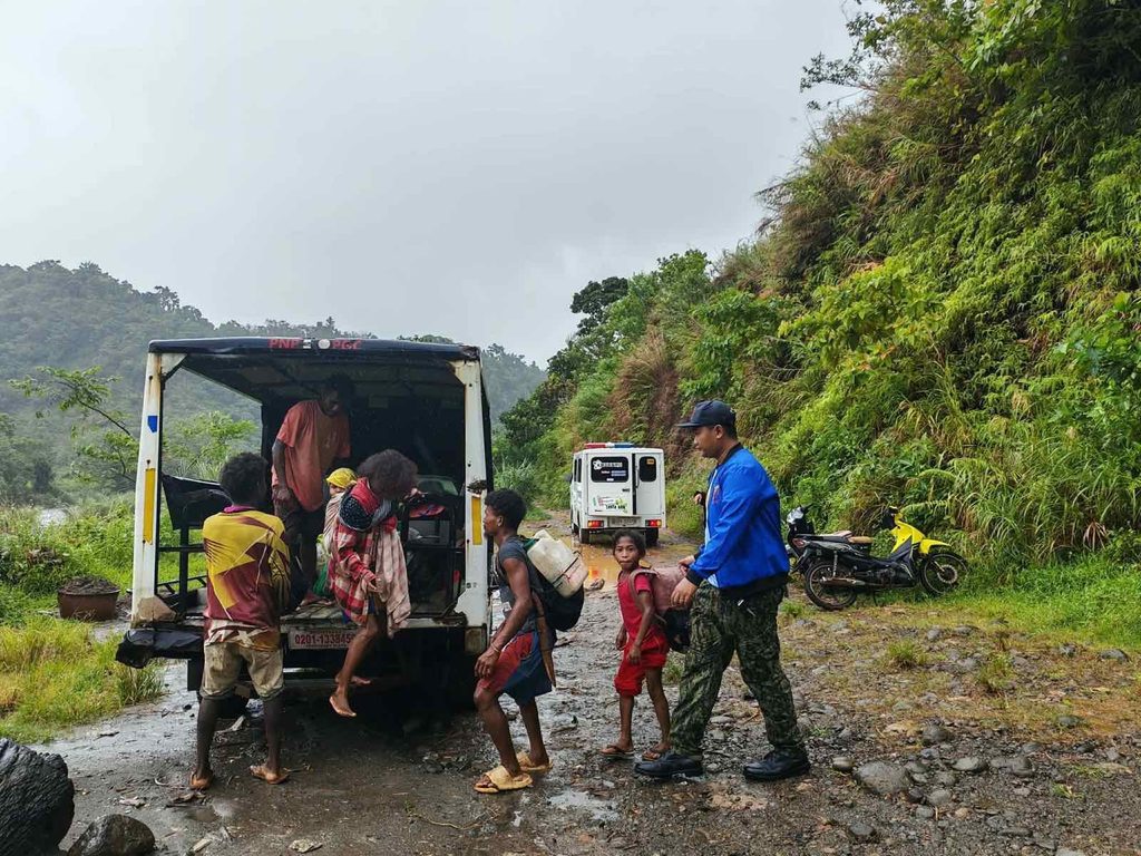 Siêu bão Fung Wong giật 230 km/giờ đổ bộ Philippines, đã có người thiệt mạng- Ảnh 3. img