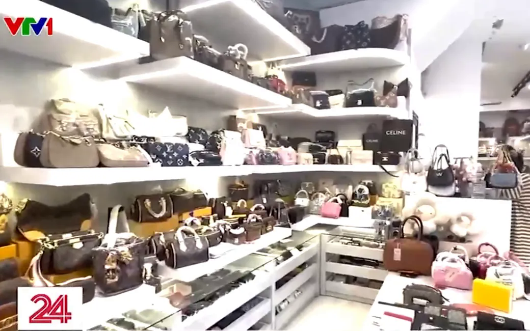 Hà Nội phát hiện hơn 1.600 túi xách giả mạo nhãn hiệu nổi tiếng