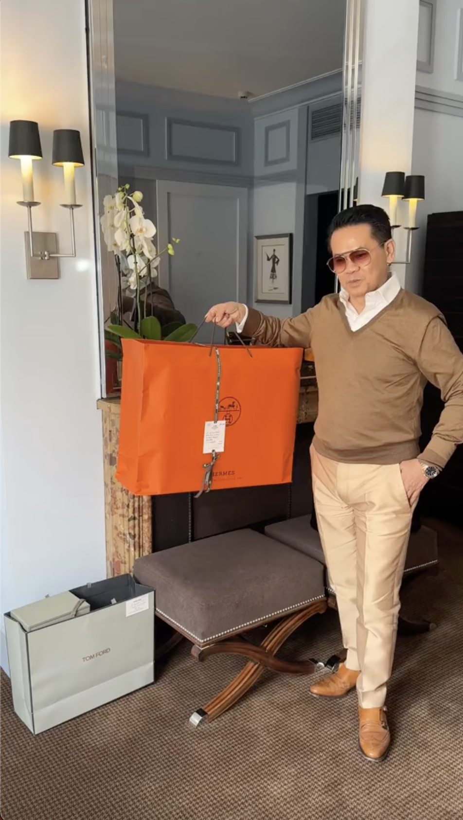 Loạt nhận xét thẳng đến mất lòng của Thái Công về đồ hiệu: Khách của tôi là rồng phụng, có gà nào xách Hermès 100.000$?- Ảnh 8. Loạt nhận xét thẳng đến mất lòng của Thái Công về đồ hiệu: Khách của tôi là rồng phụng, có gà nào xách Hermès 100.000$?- Ảnh 8.