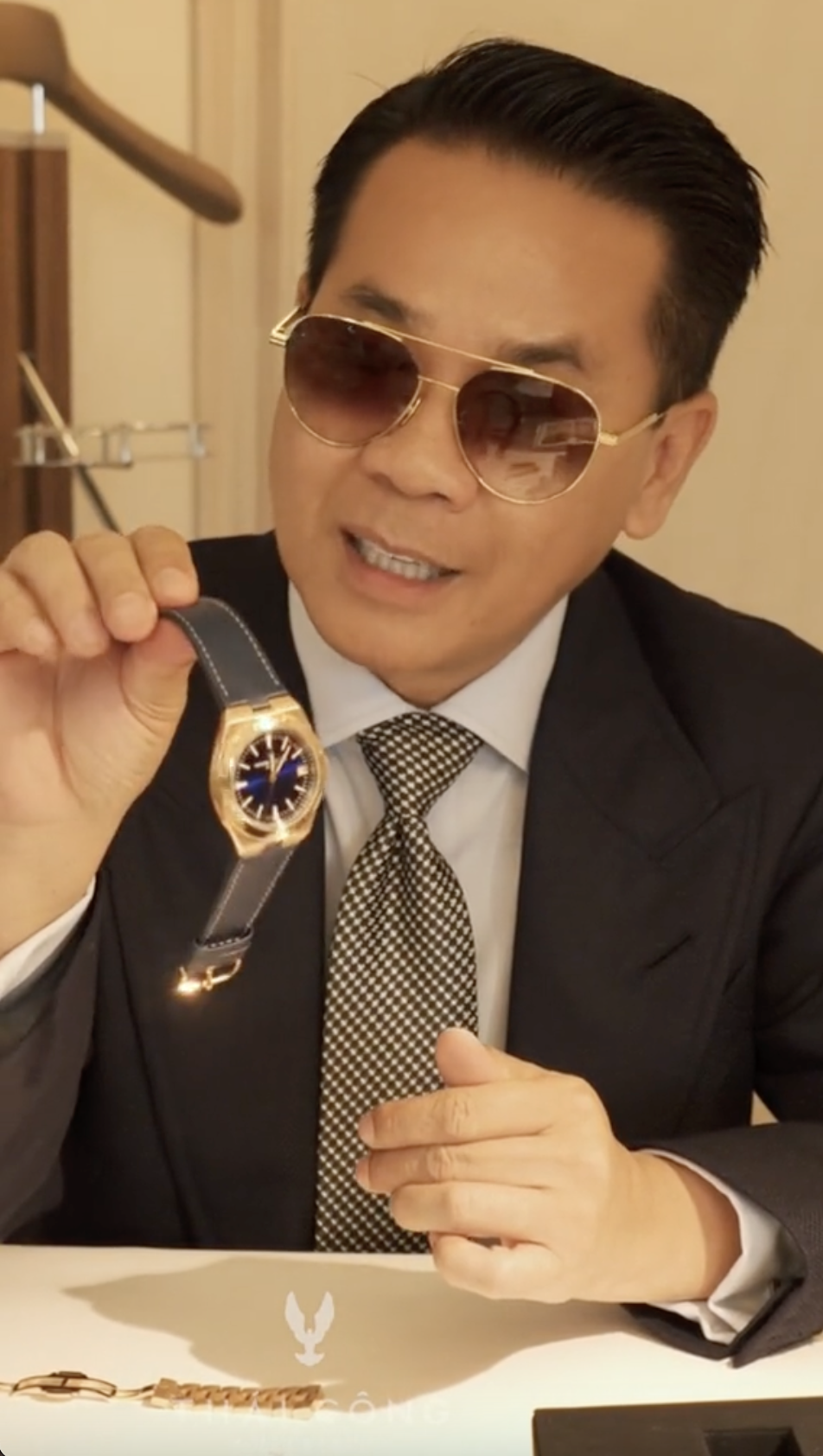 Loạt nhận xét thẳng đến mất lòng của Thái Công về đồ hiệu: Khách của tôi là rồng phụng, có gà nào xách Hermès 100.000$?- Ảnh 7. Loạt nhận xét thẳng đến mất lòng của Thái Công về đồ hiệu: Khách của tôi là rồng phụng, có gà nào xách Hermès 100.000$?- Ảnh 7.