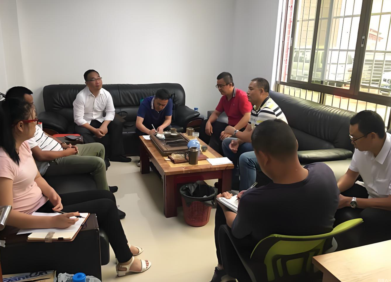 Khoảnh khắc luật sư đọc di chúc mẹ kế để 20 tỷ cho tôi, hai đứa con ruột của bà bật dậy, đập bàn đòi kiện- Ảnh 1.