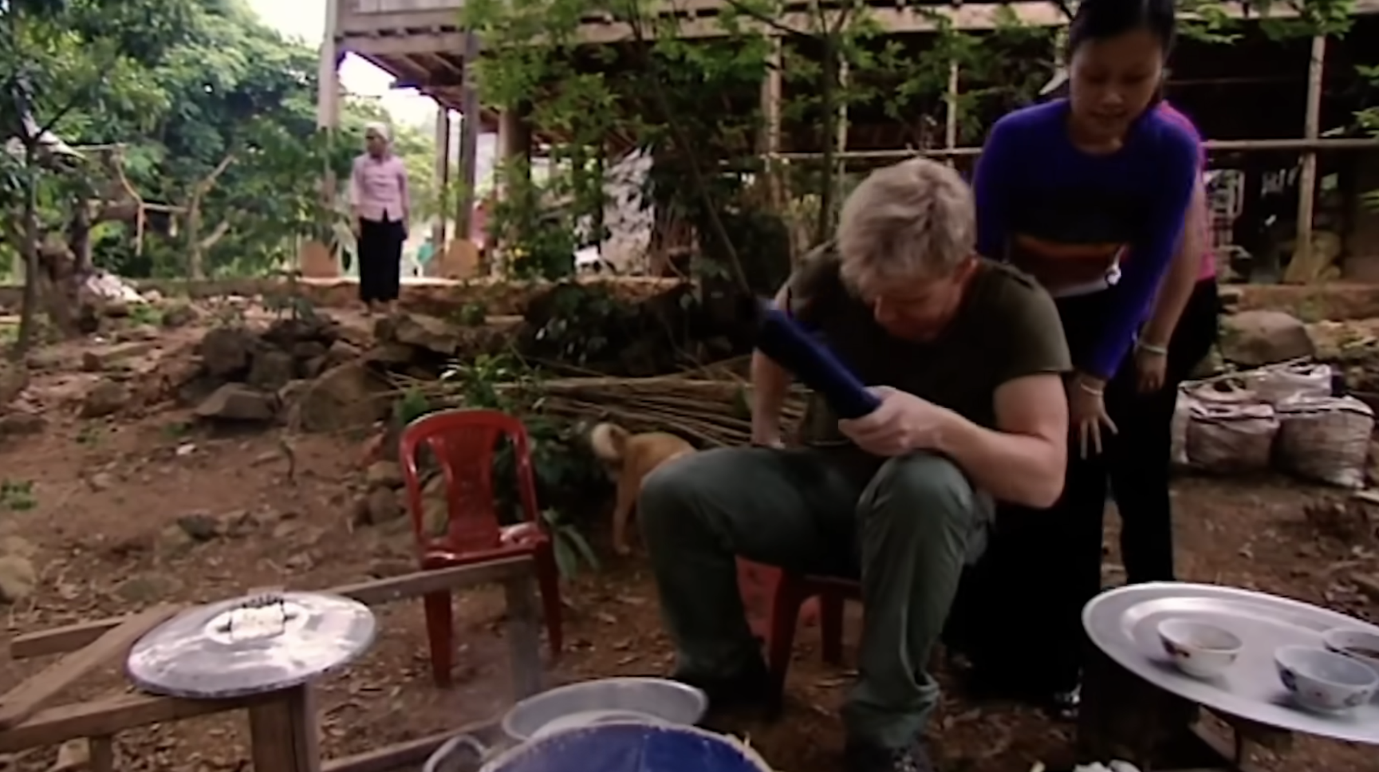 Đầu bếp 17 sao Michelin thế giới ngồi khúm núm ăn xôi ở Việt Nam- Ảnh 4. Đầu bếp 17 sao Michelin thế giới ngồi khúm núm ăn xôi ở Việt Nam- Ảnh 4.