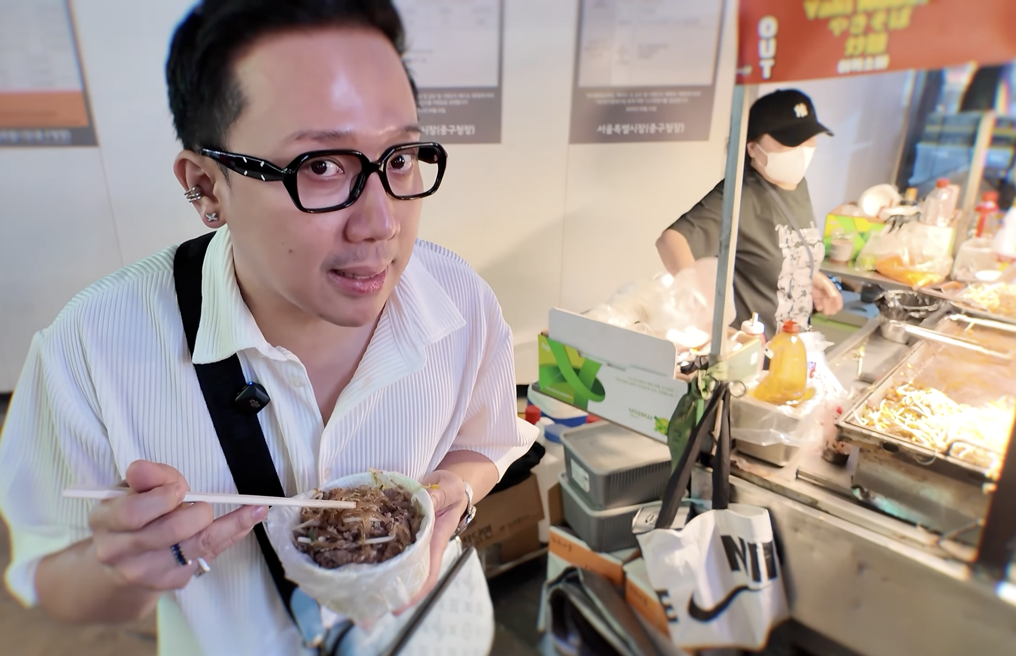 Trấn Thành “ấm ức” vì chợ quê Hari Won- Ảnh 8. Trấn Thành “ấm ức” vì chợ quê Hari Won- Ảnh 8.