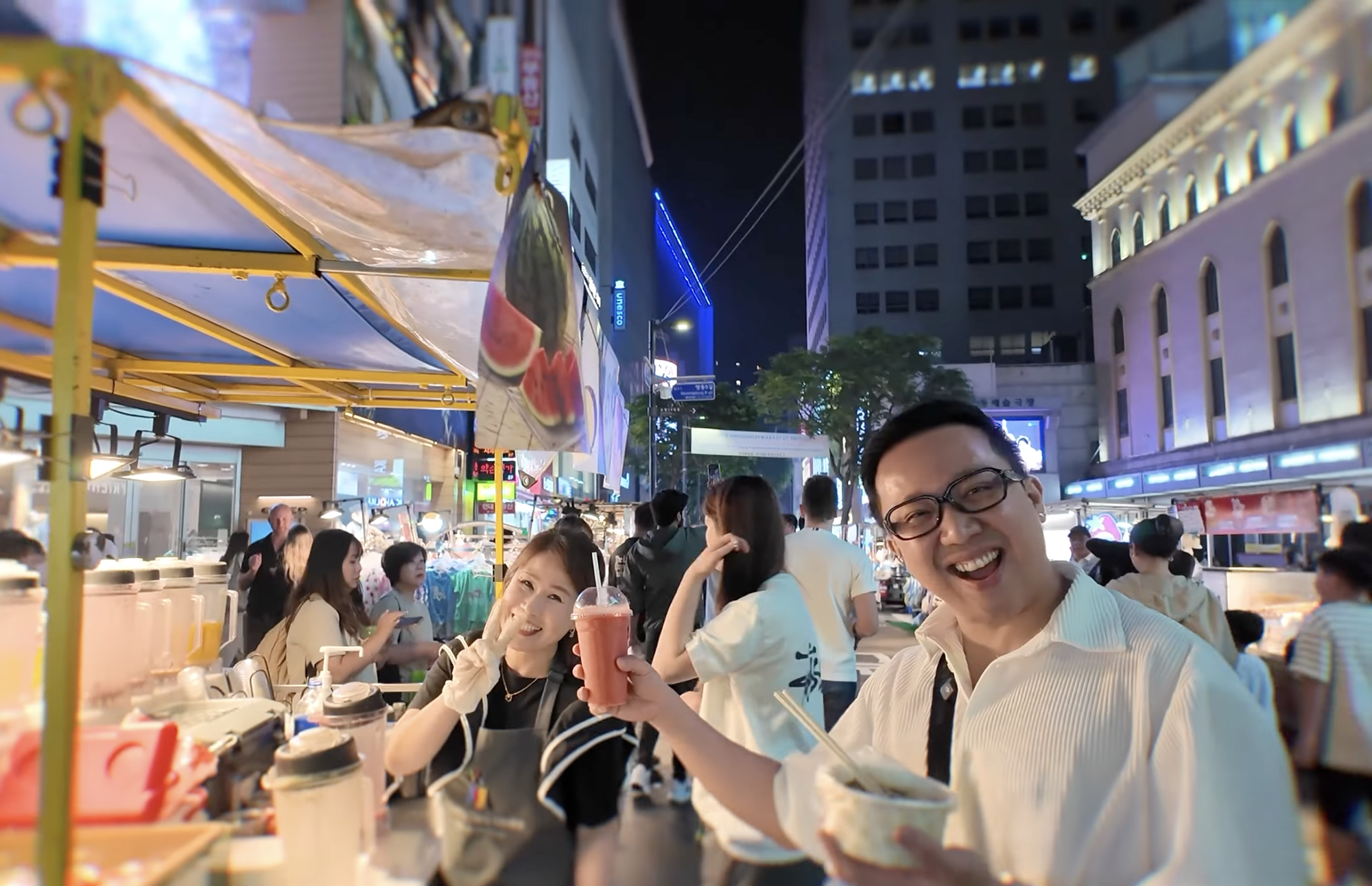 Trấn Thành “ấm ức” vì chợ quê Hari Won- Ảnh 1. Trấn Thành “ấm ức” vì chợ quê Hari Won- Ảnh 1.