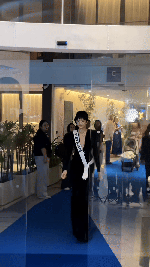 Hương Giang "biến hình" gây sốc tại Miss Universe khiến truyền thông quốc tế hú hét- Ảnh 1. Hương Giang "biến hình" gây sốc tại Miss Universe khiến truyền thông quốc tế hú hét- Ảnh 1.