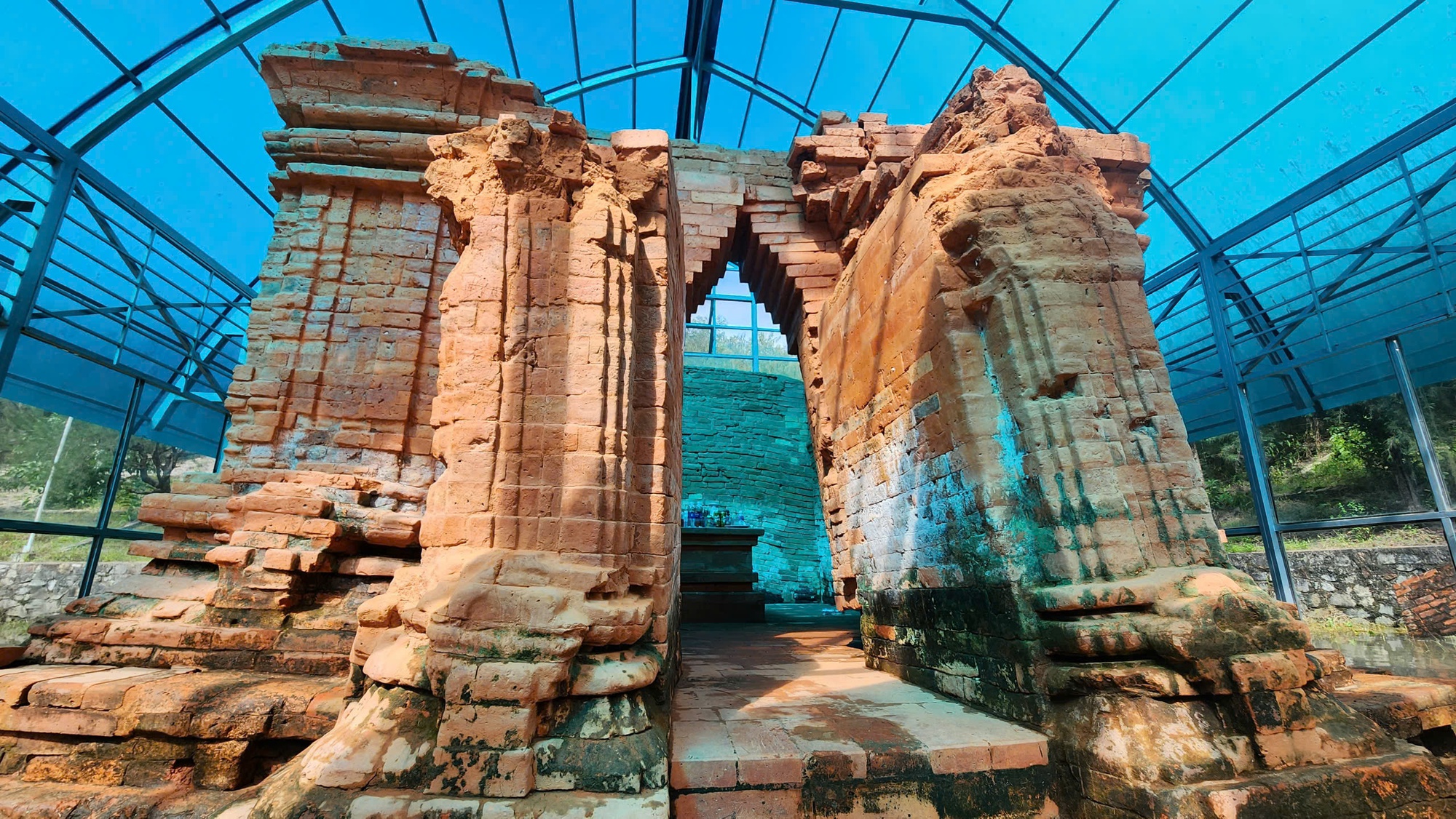 Bị Phó Chủ tịch TP Huế phê bình, cuộc "giải cứu" tháp Chăm hơn 1.200 năm tuổi ra sao?- Ảnh 4. Bị Phó Chủ tịch TP Huế phê bình, cuộc "giải cứu" tháp Chăm hơn 1.200 năm tuổi ra sao?- Ảnh 4.