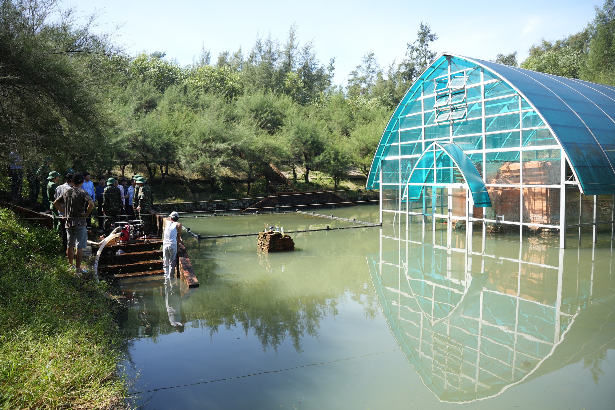 Bị Phó Chủ tịch TP Huế phê bình, cuộc "giải cứu" tháp Chăm hơn 1.200 năm tuổi ra sao?- Ảnh 5. Bị Phó Chủ tịch TP Huế phê bình, cuộc "giải cứu" tháp Chăm hơn 1.200 năm tuổi ra sao?- Ảnh 5.