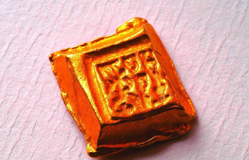 Phát hiện hơn 20 thỏi vàng dưới ao cá, giá trị ước tính hơn 369 tỷ đồng- Ảnh 1.