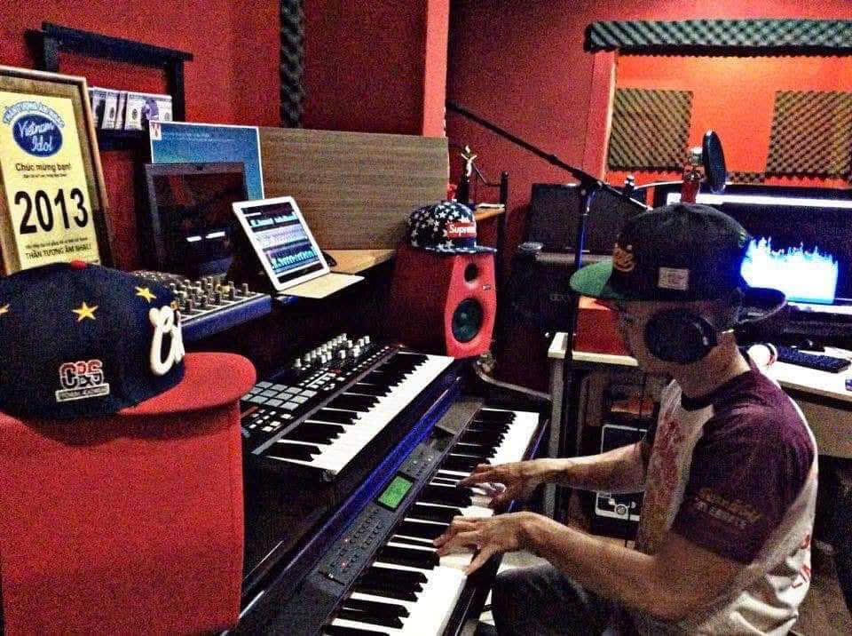 Nam ca sĩ, diễn viên bỏ nghề đi làm travel blogger: 2 năm đi 118 quốc gia, mua nhà xe, cuộc sống viên mãn- Ảnh 2. Nam ca sĩ, diễn viên bỏ nghề đi làm travel blogger: 2 năm đi 118 quốc gia, mua nhà xe, cuộc sống viên mãn- Ảnh 2.