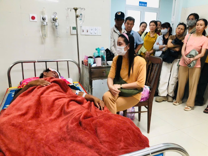 Vụ 3 người Lý Sơn thoát chết kỳ diệu: 48 giờ trôi dạt trên biển lúc bão số 13 đổ bộ- Ảnh 3. Vụ 3 người Lý Sơn thoát chết kỳ diệu: 48 giờ trôi dạt trên biển lúc bão số 13 đổ bộ- Ảnh 3.