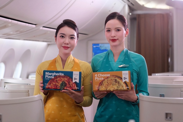 Vietnam Airlines bắt đầu bán pizza 4P's trên các chuyến bay, giá 119.000 đồng cho nửa cái- Ảnh 1.