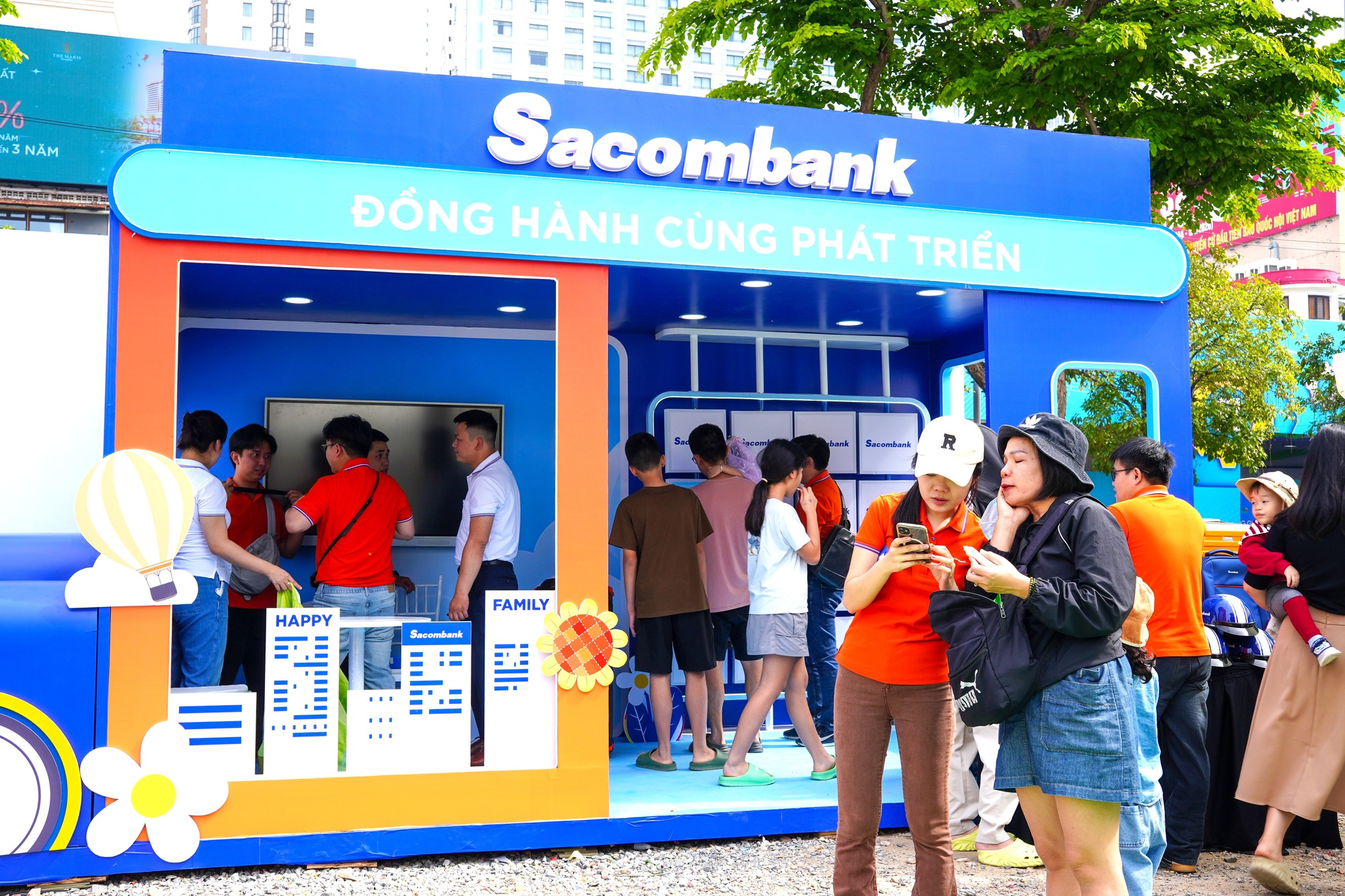 Sacombank đồng hành cùng Sundate Festival 2025 mang đến không gian gắn kết gia đình tại Vương Quốc Mặt Trời- Ảnh 3.