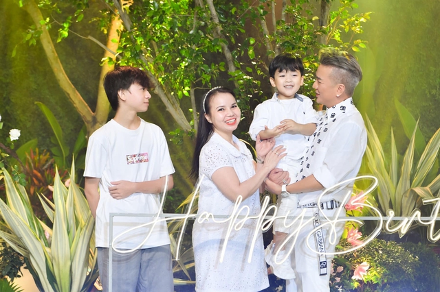 Danh tính mẹ ruột 2 người con Đàm Vĩnh Hưng đứng tên cha trong giấy khai sinh- Ảnh 1.