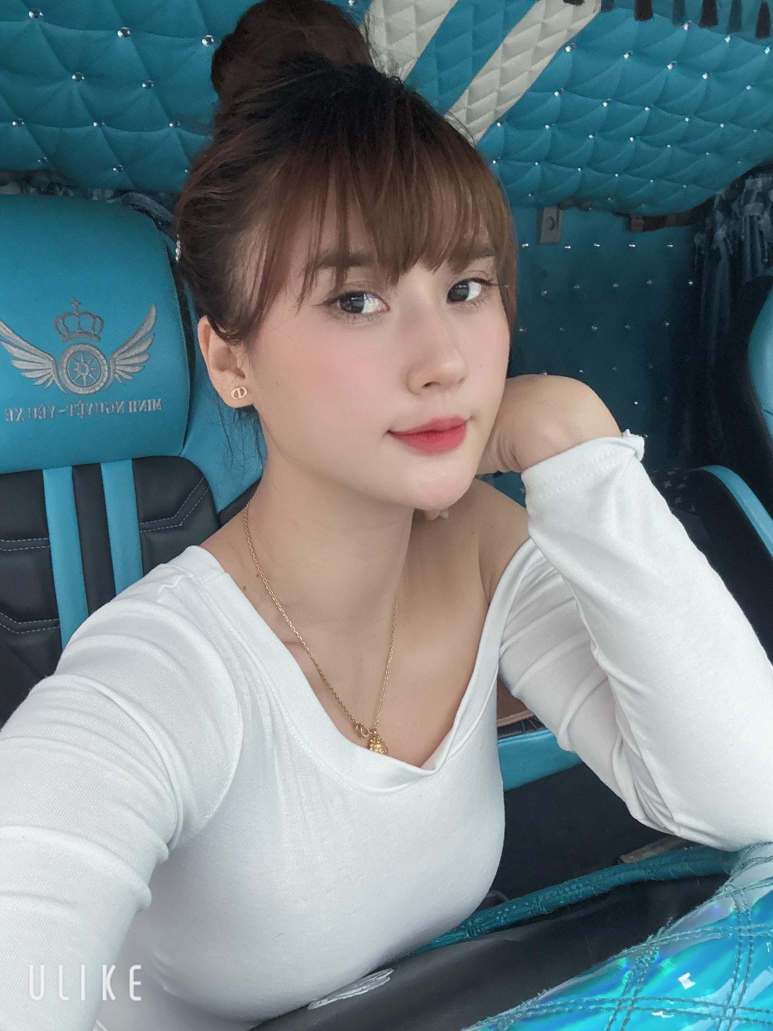 Cô gái xinh đẹp bốc vác trên thùng xe tải 30 tấn: Hé lộ thân phận phía sau- Ảnh 3.