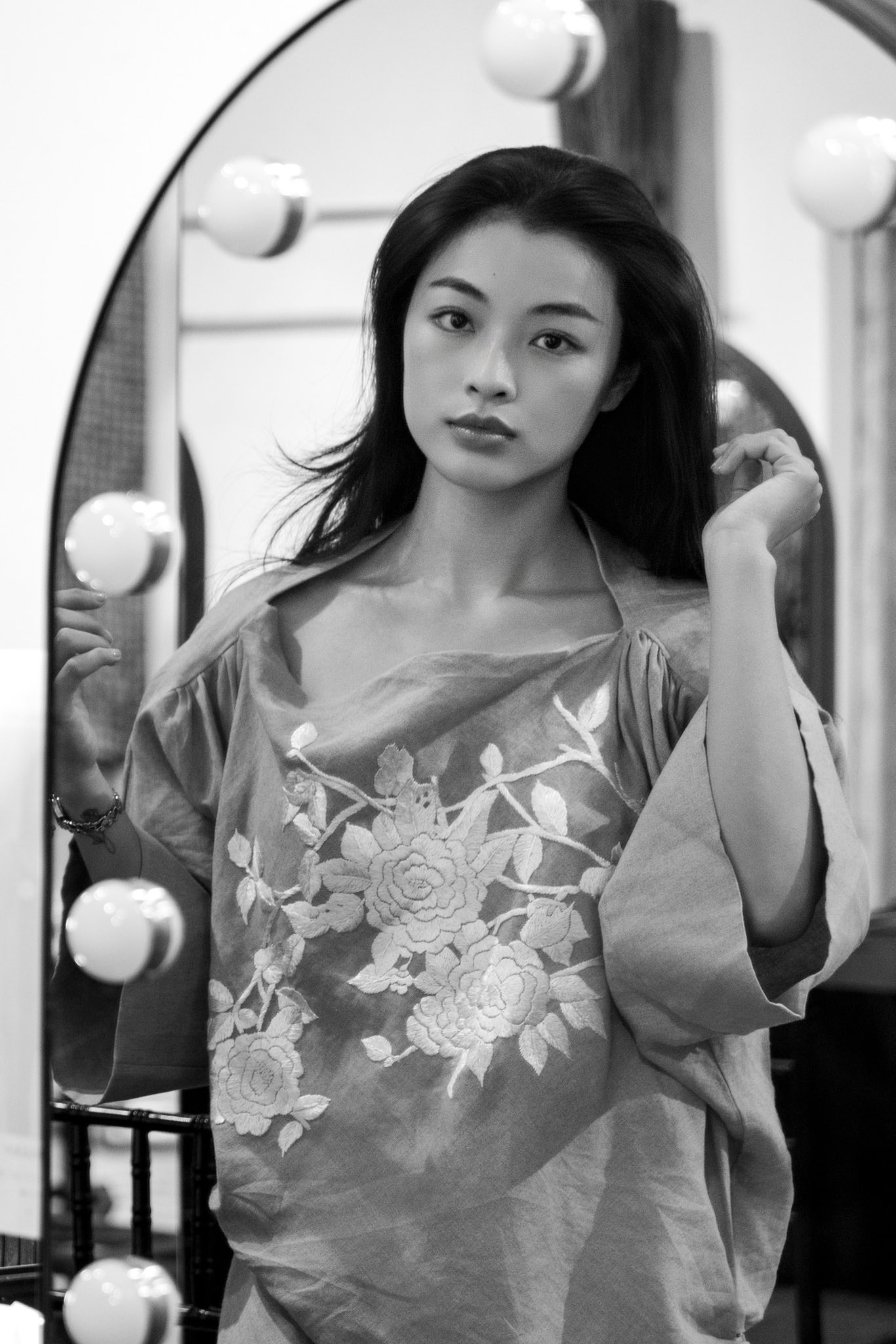 Vbiz có mỹ nhân đẹp đến mức được ví như Thư Kỳ, gì cũng có nhưng mãi không thể bật lên- Ảnh 5. Vbiz có mỹ nhân đẹp đến mức được ví như Thư Kỳ, gì cũng có nhưng mãi không thể bật lên- Ảnh 5.