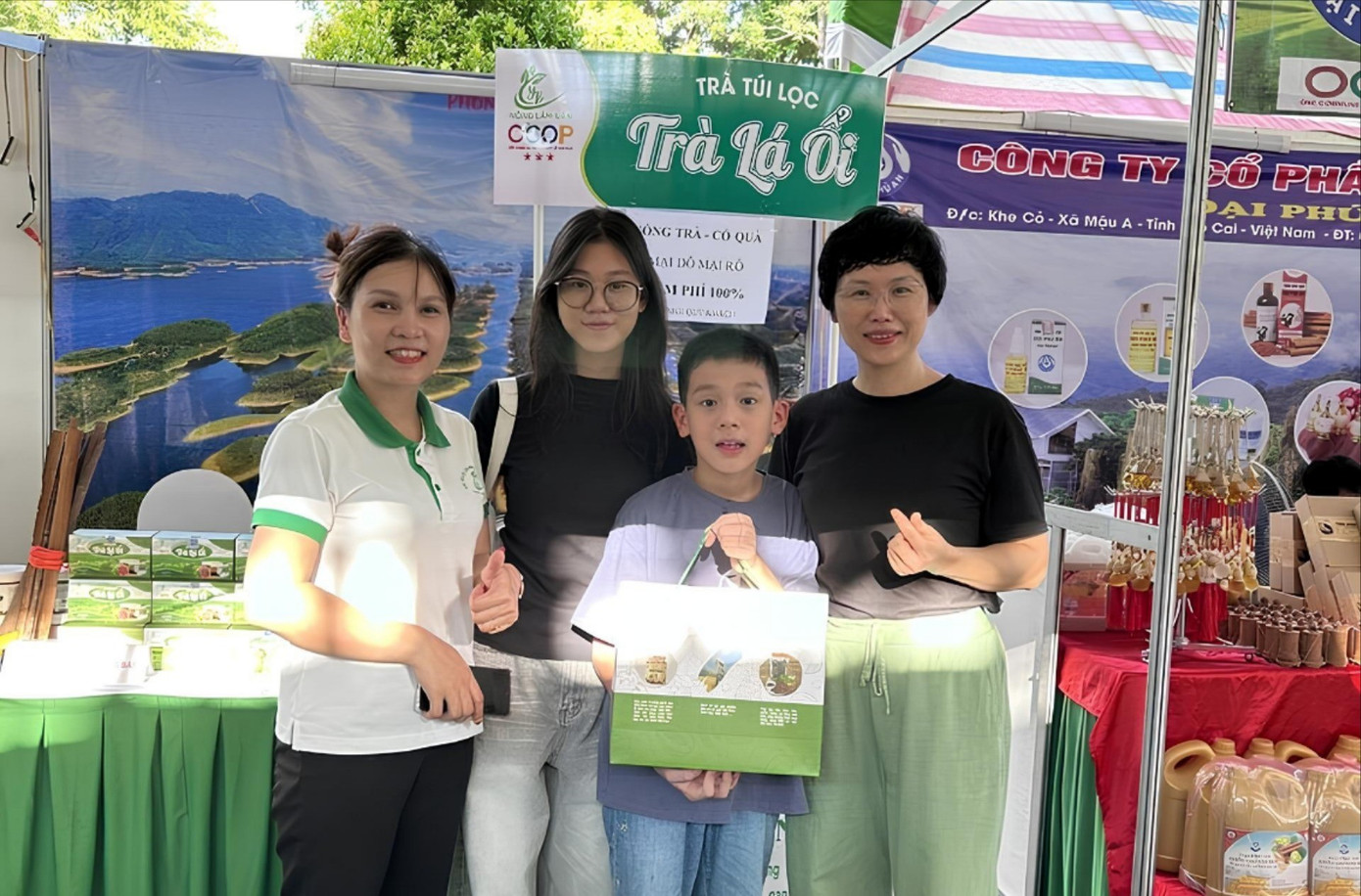 'Cô chủ nhỏ' làm giàu từ ... lá ổi- Ảnh 2.