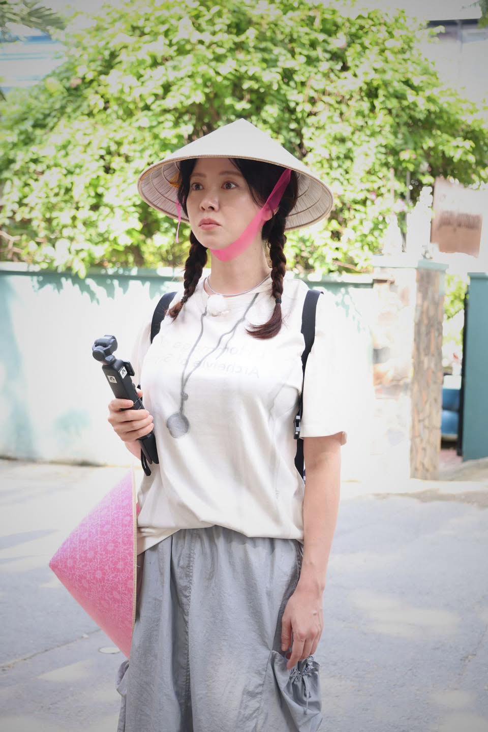 Song Ji Hyo ăn thử món kinh dị 