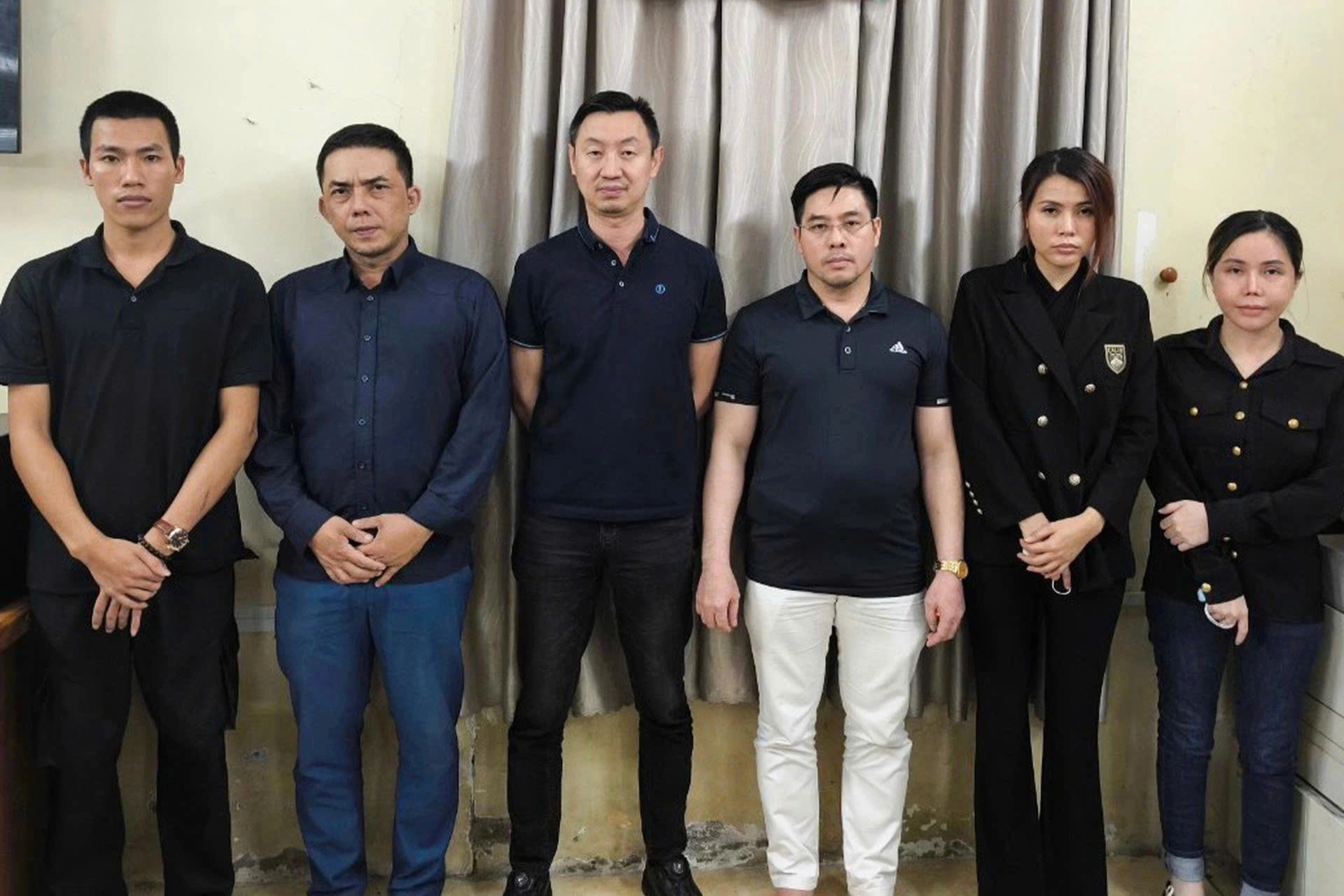 Truy tố cựu tiếp viên hàng không Đinh Thị Thanh Tuyền và “chồng hờ”- Ảnh 1. Truy tố cựu tiếp viên hàng không Đinh Thị Thanh Tuyền và “chồng hờ”- Ảnh 1.