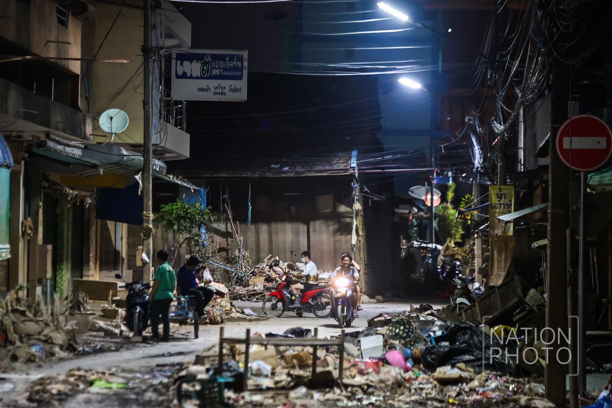 Thái Lan hoang tàn vì lũ- Ảnh 8. Thái Lan hoang tàn vì lũ- Ảnh 8.