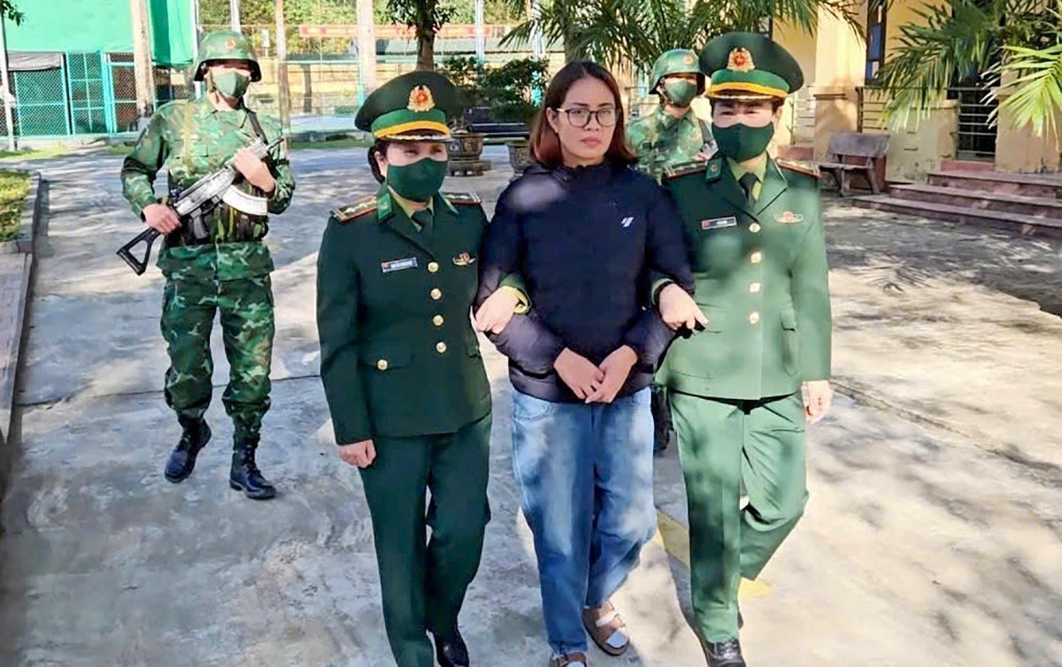 Người phụ nữ cất giấu vàng trong tất để đưa về Việt Nam- Ảnh 1.