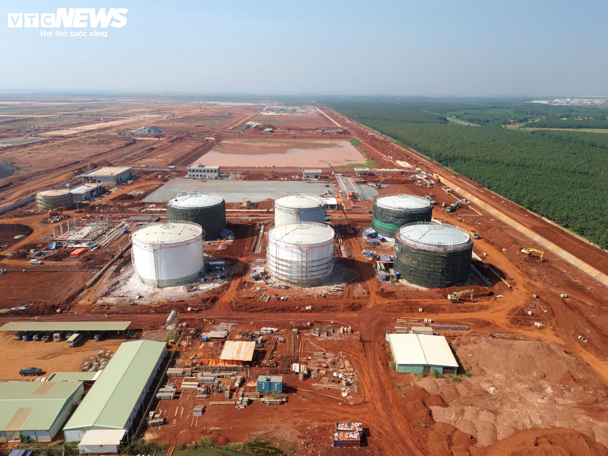 Cận cảnh hệ thống chứa nhiên liệu hơn 2.800 tỷ ở sân bay Long Thành- Ảnh 1.