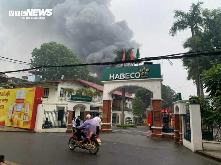 Cháy lớn tại Nhà máy Bia Hà Nội Habeco- Ảnh 1.