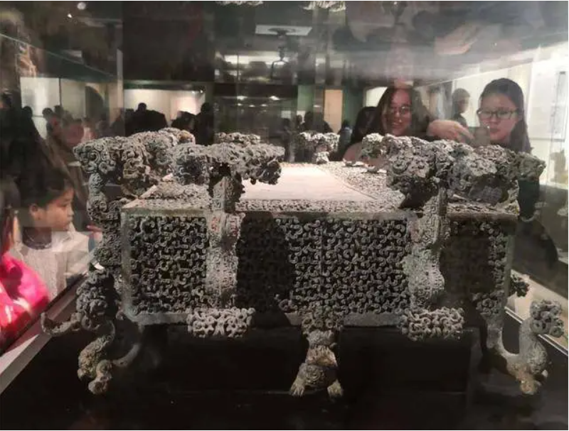 Hồ nước biến mất, cổ vật "nghịch thiên" trồi lên: Chuyên gia sửng sốt khi bí mật giấu 2.500 năm lộ diện- Ảnh 1. Hồ nước biến mất, cổ vật