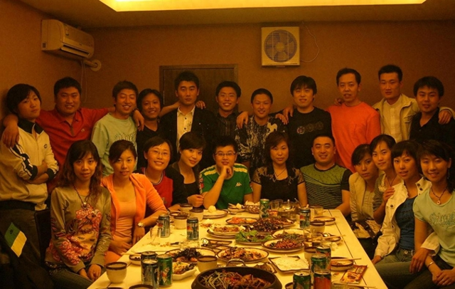 Họp lớp hết 26 triệu đồng, bạn học giàu nói 25 người chia đều để thanh toán, cả lớp phẫn nộ- Ảnh 1.