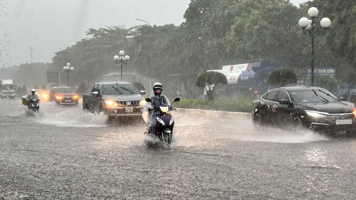 Tin không khí lạnh mới nhất: Từ đêm mai, nhiều nơi mưa to- Ảnh 1. Tin không khí lạnh mới nhất: Từ đêm mai, nhiều nơi mưa to- Ảnh 1.