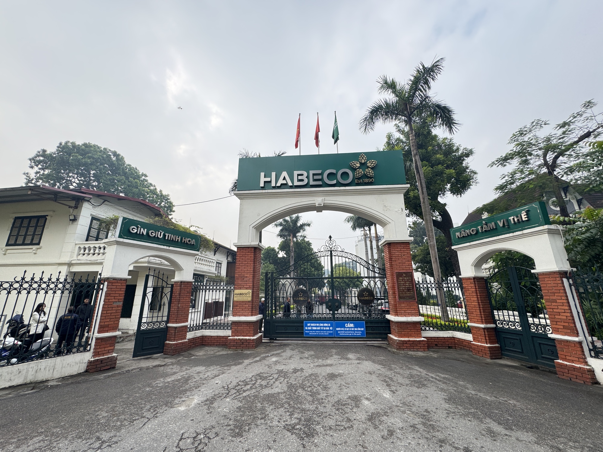 Hiện trường vụ cháy Nhà máy Bia Hà Nội Habeco- Ảnh 1.