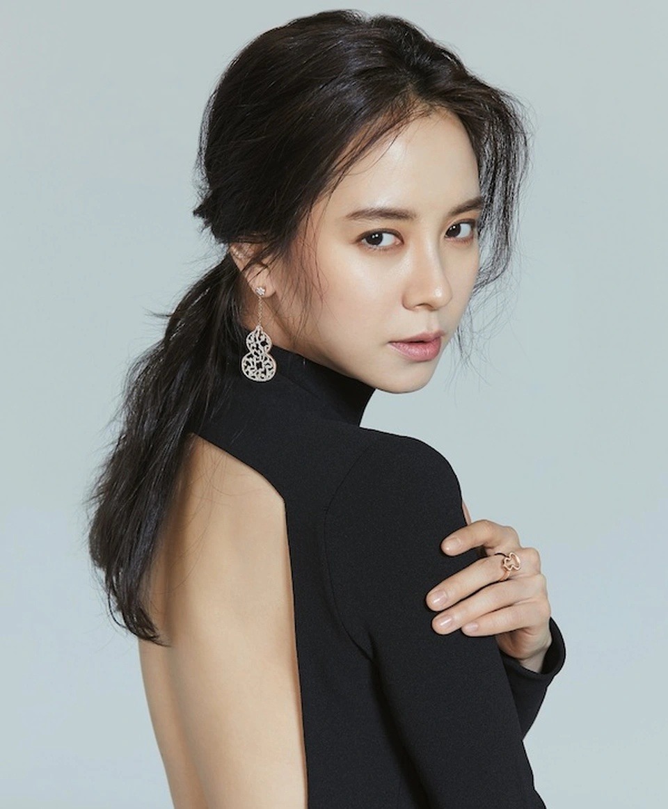 Song Ji Hyo ăn thử món kinh dị 