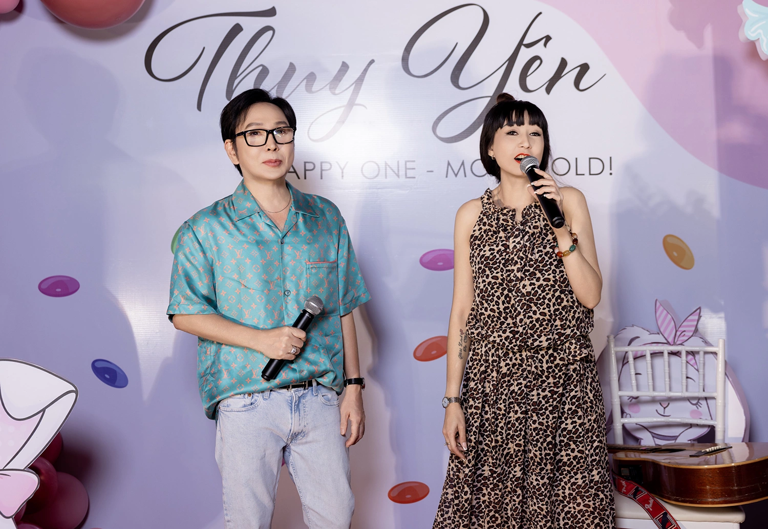 Nữ ca sĩ duy nhất được Hoài Linh công khai yêu, xăm hình danh hài lên người: U50 nuôi cả mẹ lẫn con, cháu- Ảnh 4. Nữ ca sĩ duy nhất được Hoài Linh công khai yêu, xăm hình danh hài lên người: U50 nuôi cả mẹ lẫn con, cháu- Ảnh 4.