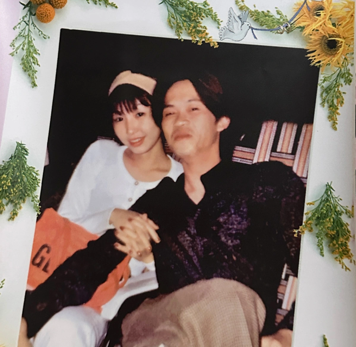 Nữ ca sĩ duy nhất được Hoài Linh công khai yêu, xăm hình danh hài lên người: U50 nuôi cả mẹ lẫn con, cháu- Ảnh 1. Nữ ca sĩ duy nhất được Hoài Linh công khai yêu, xăm hình danh hài lên người: U50 nuôi cả mẹ lẫn con, cháu- Ảnh 1.