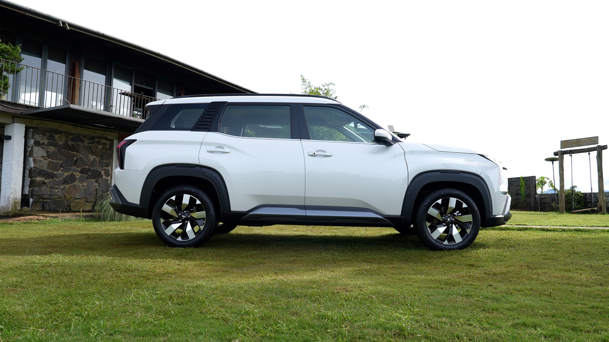 Mitsubishi Destinator chính thức ra mắt: SUV 7 chỗ giá từ 739 triệu đồng, Mazda CX5 và Ford Territory đã nóng mắt chưa?- Ảnh 2.