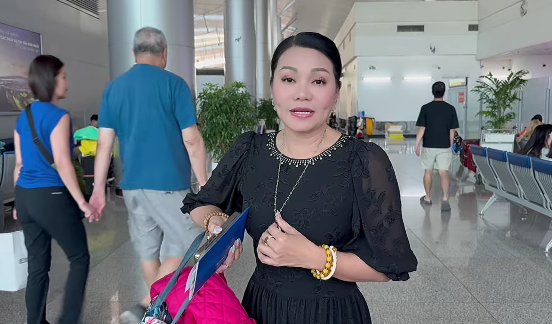 Nữ NSƯT cầm 700 triệu đưa trùm Điền Quân: "Tôi lại lủi thủi về Mỹ"- Ảnh 2.