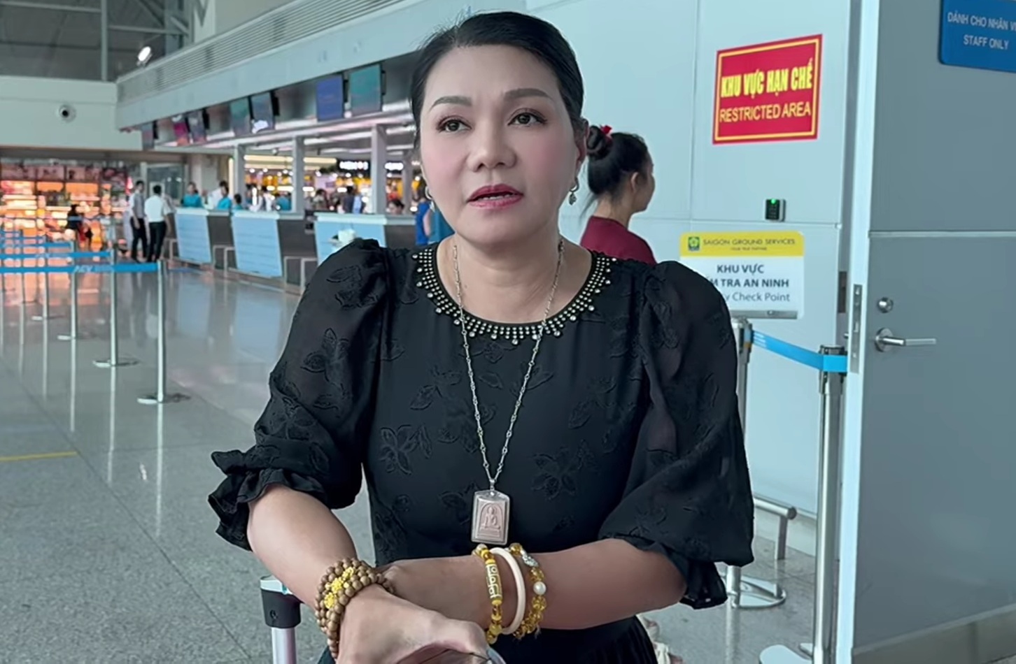 Nữ NSƯT cầm 700 triệu đưa trùm Điền Quân: "Tôi lại lủi thủi về Mỹ"- Ảnh 1.