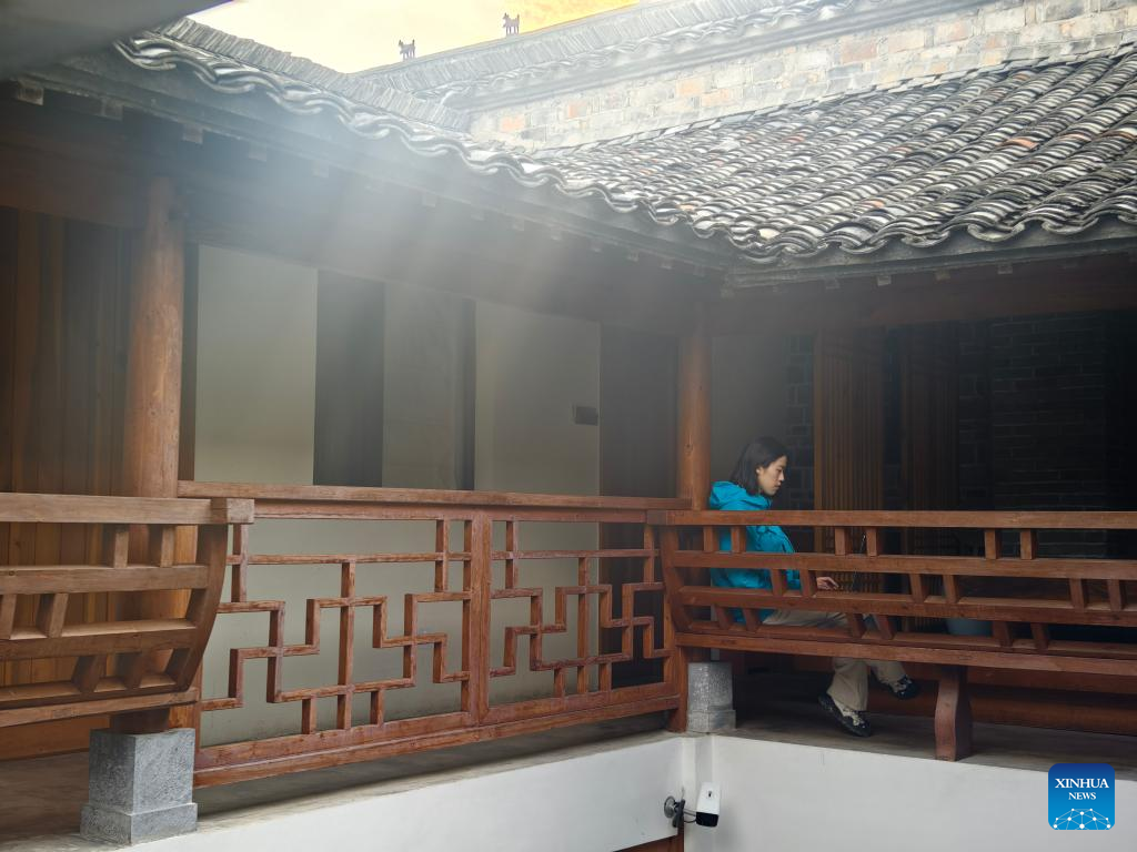 photo-1764576067639 photo-1764576067639