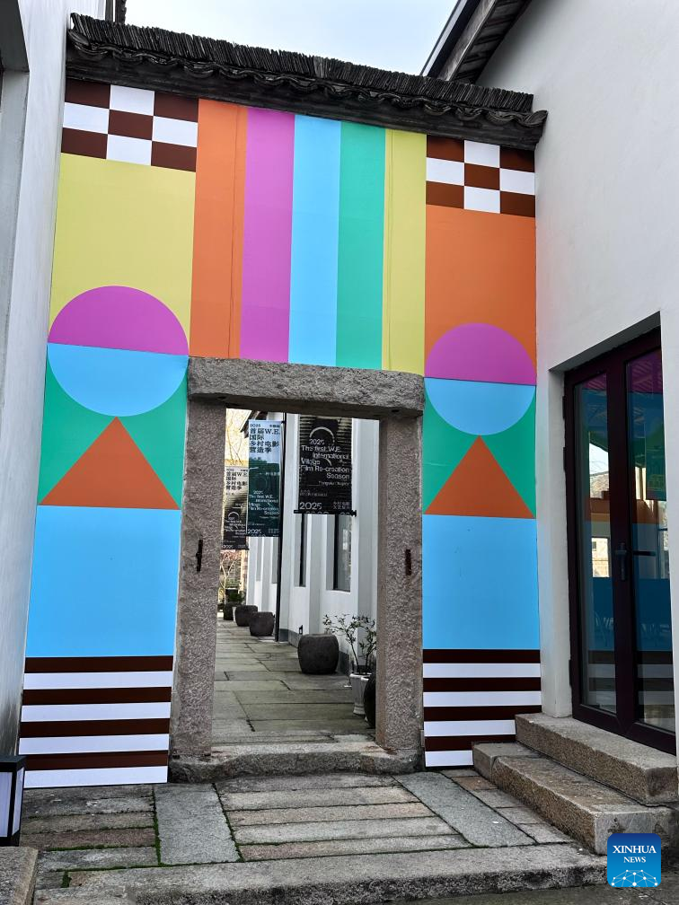 photo-1764576081590 photo-1764576081590