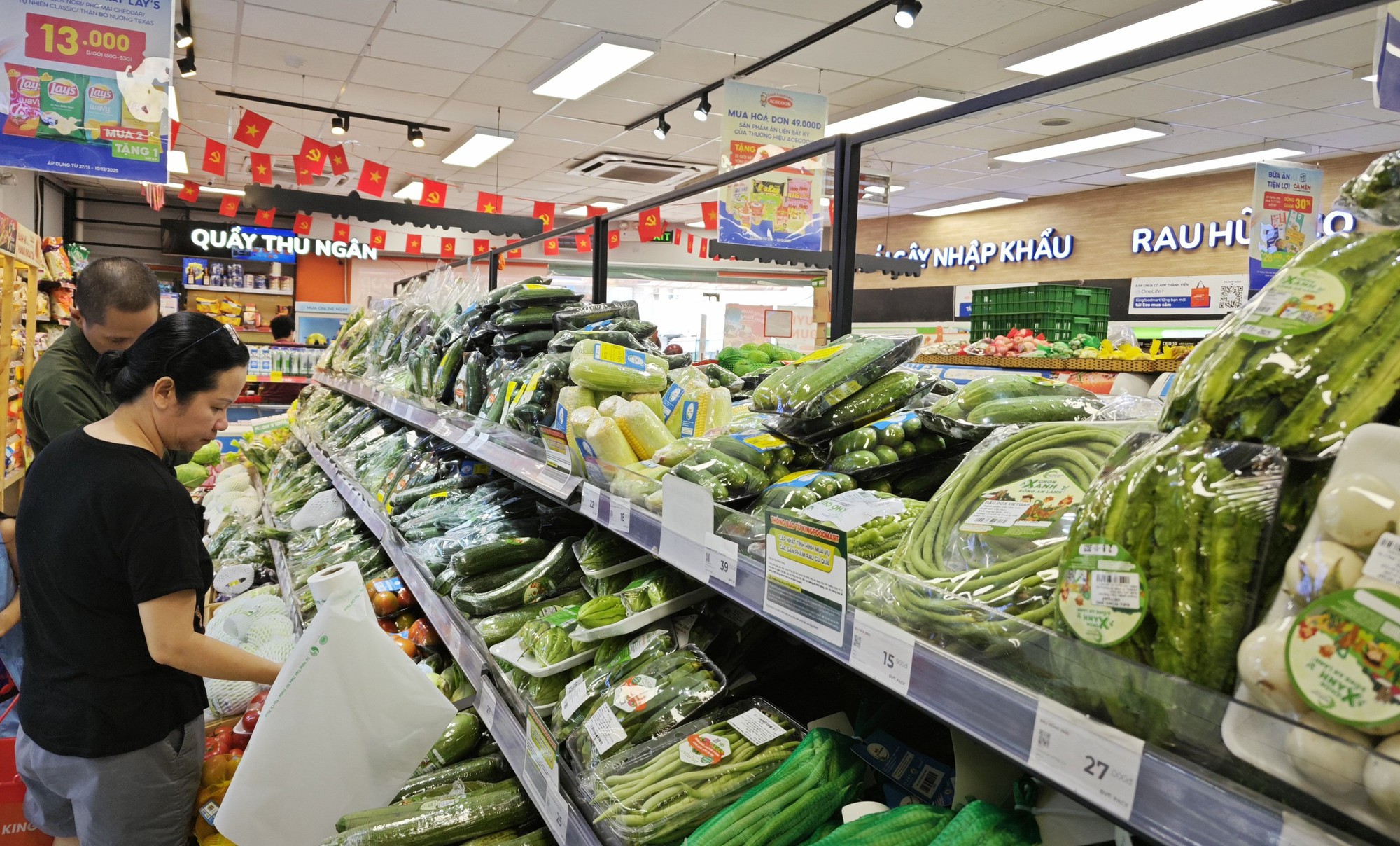 Giá rau, trái cây ở chợ đầu mối bắt đầu rẻ- Ảnh 2. Giá rau, trái cây ở chợ đầu mối bắt đầu rẻ- Ảnh 2.