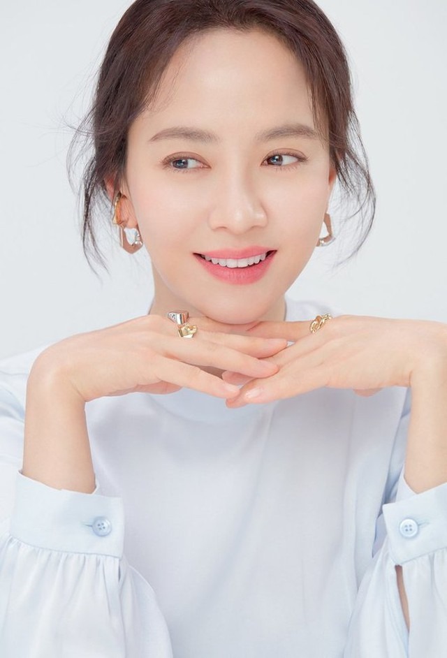 Song Ji Hyo ăn thử món kinh dị 