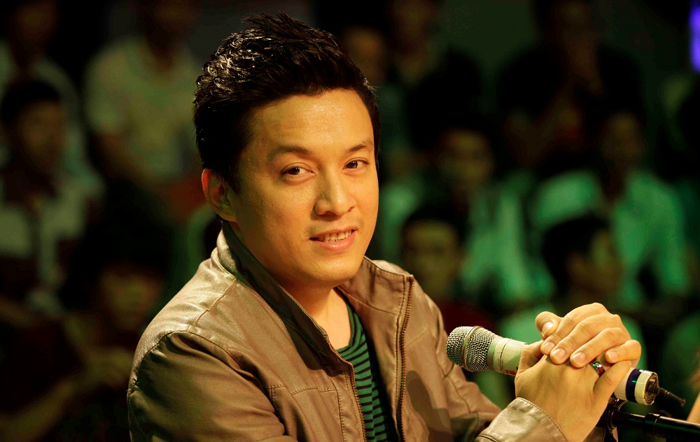 Nam nghệ sĩ lấy vợ trẻ kém 17 tuổi, 51 tuổi làm cha lần thứ 3: Tôi cứ ở bên này lại nhớ bên kia- Ảnh 1.