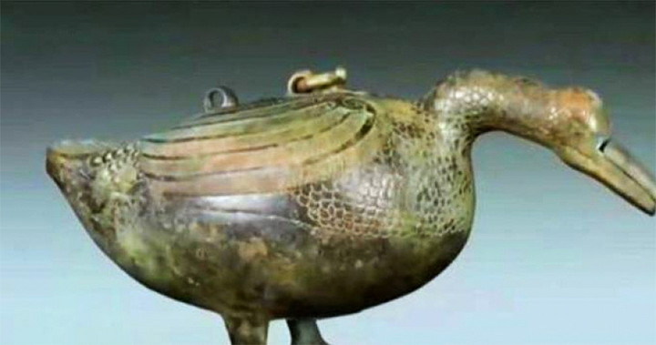 Nghi đồ cổ mua 1,5 tỷ đồng là giả, cô gái đi giám định và hết hồn khi biết giá- Ảnh 1.