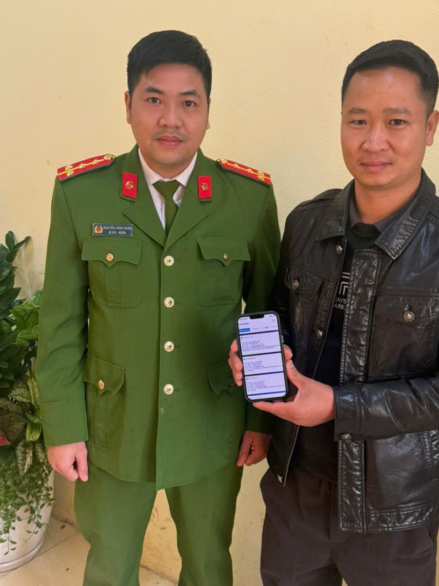 Chuyển khoản nhầm 500 triệu rồi chuyển khoản tiếp 3 lần để xin lại, người đàn ông nhận cái kết ấm lòng nhờ công an xã- Ảnh 1.