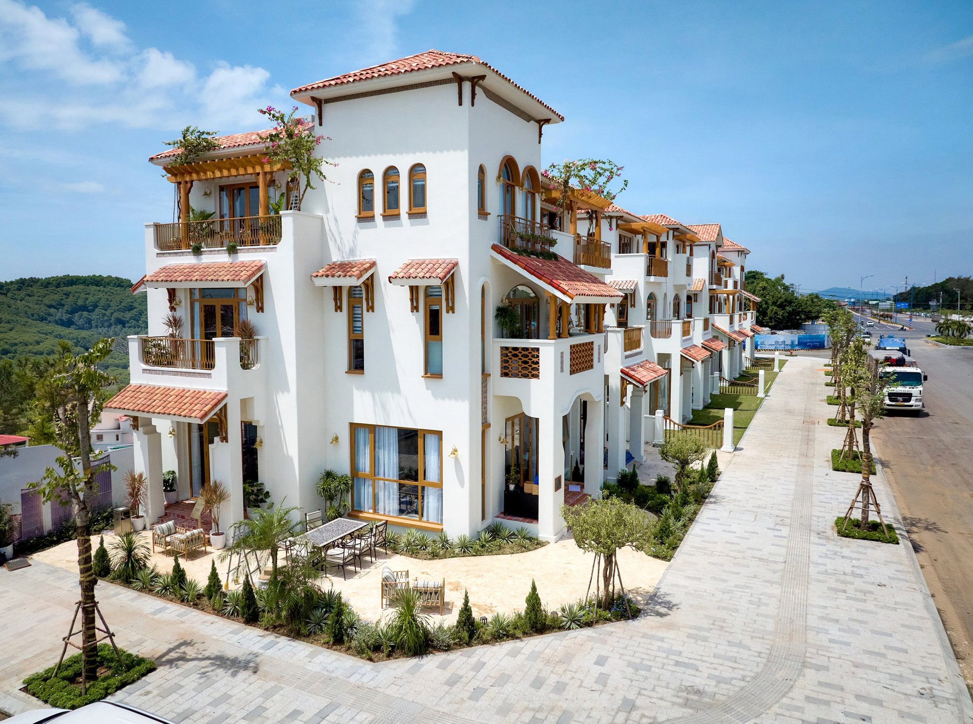 Tiến độ gây sốc tại đại đô thị lớn nhất của Sun Group ở Vũng Tàu: Hơn 4.000 công nhân xây dựng, công viên nước lớn nhất miền Nam sắp mở, giá nhà phố vượt 200 triệu đồng/m2- Ảnh 11. Tiến độ gây sốc tại đại đô thị lớn nhất của Sun Group ở Vũng Tàu: Hơn 4.000 công nhân xây dựng, công viên nước lớn nhất miền Nam sắp mở, giá nhà phố vượt 200 triệu đồng/m2- Ảnh 11.