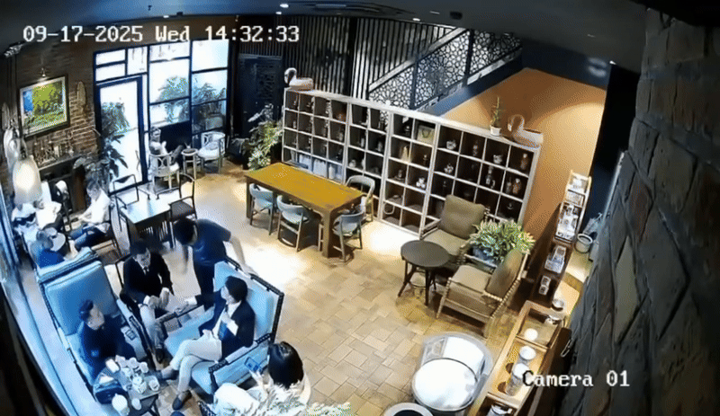 Diễn biến mới vụ Nguyễn Văn Thiên bị bắt: Lộ clip "tổng tài" ra lệnh "Gọi thằng chủ ra đây! Tao làm việc” - Ảnh 3. Diễn biến mới vụ Nguyễn Văn Thiên bị bắt: Lộ clip "tổng tài" ra lệnh "Gọi thằng chủ ra đây! Tao làm việc” - Ảnh 3.