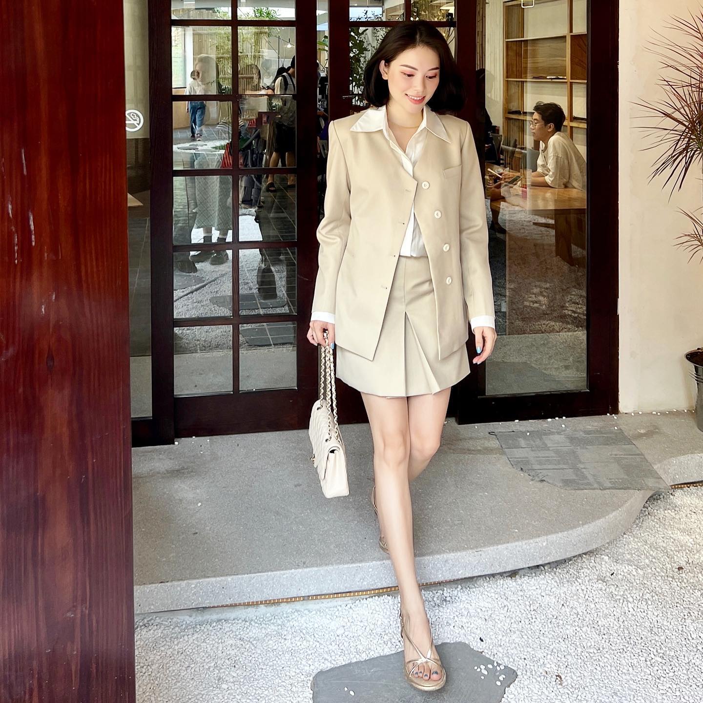 10 set đồ tối giản của nàng dâu hào môn Linh Rin: Không phô trương mà vẫn đẳng cấp chính là đây- Ảnh 5. 10 set đồ tối giản của nàng dâu hào môn Linh Rin: Không phô trương mà vẫn đẳng cấp chính là đây- Ảnh 5.