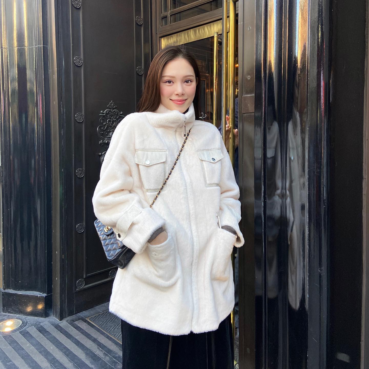 10 set đồ tối giản của nàng dâu hào môn Linh Rin: Không phô trương mà vẫn đẳng cấp chính là đây- Ảnh 2. 10 set đồ tối giản của nàng dâu hào môn Linh Rin: Không phô trương mà vẫn đẳng cấp chính là đây- Ảnh 2.