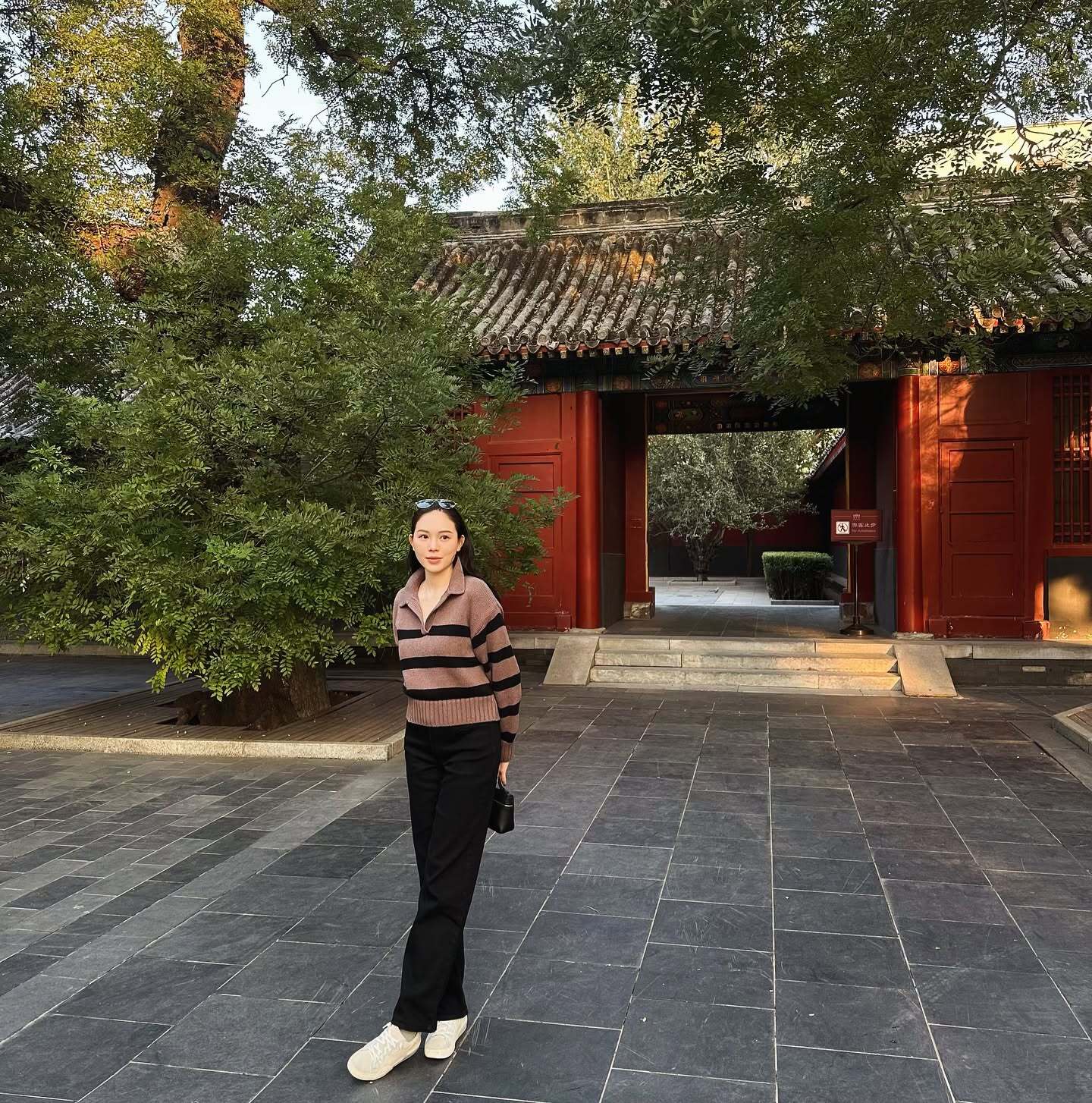 10 set đồ tối giản của nàng dâu hào môn Linh Rin: Không phô trương mà vẫn đẳng cấp chính là đây- Ảnh 1. 10 set đồ tối giản của nàng dâu hào môn Linh Rin: Không phô trương mà vẫn đẳng cấp chính là đây- Ảnh 1.