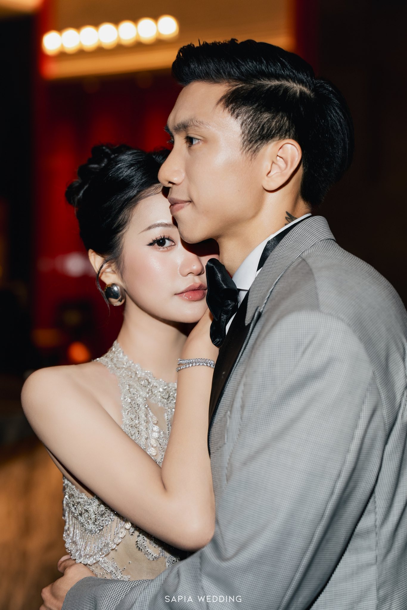 Đoàn Văn Hậu bị soi không đeo nhẫn cưới, Doãn Hải My lên tiếng gấp- Ảnh 2. Đoàn Văn Hậu bị soi không đeo nhẫn cưới, Doãn Hải My lên tiếng gấp- Ảnh 2.